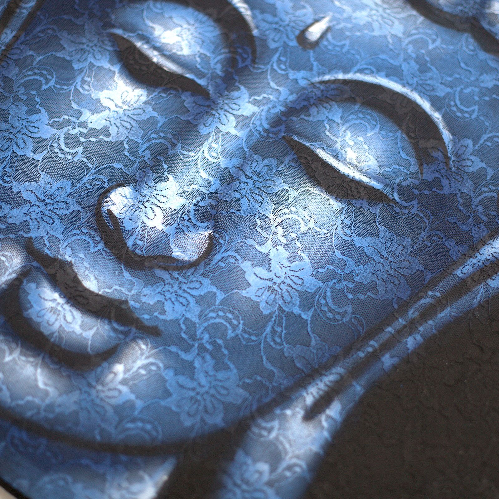 Buddha Painting - Blue Brocade Detail 80 x 60 x 3 cm. - Image 3