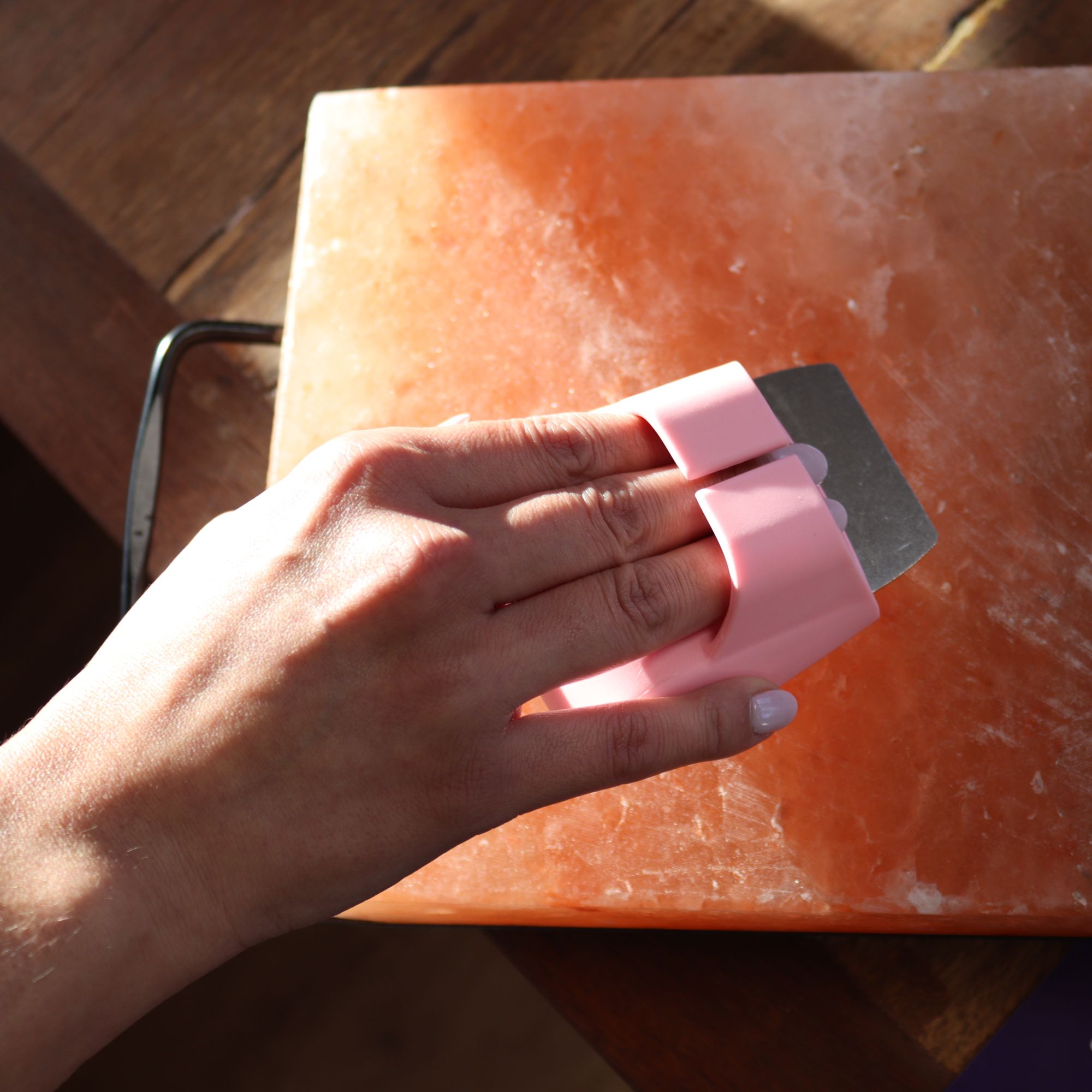 Himalayan Salt Block Cleaning Brush (assorted colours) - Image 5