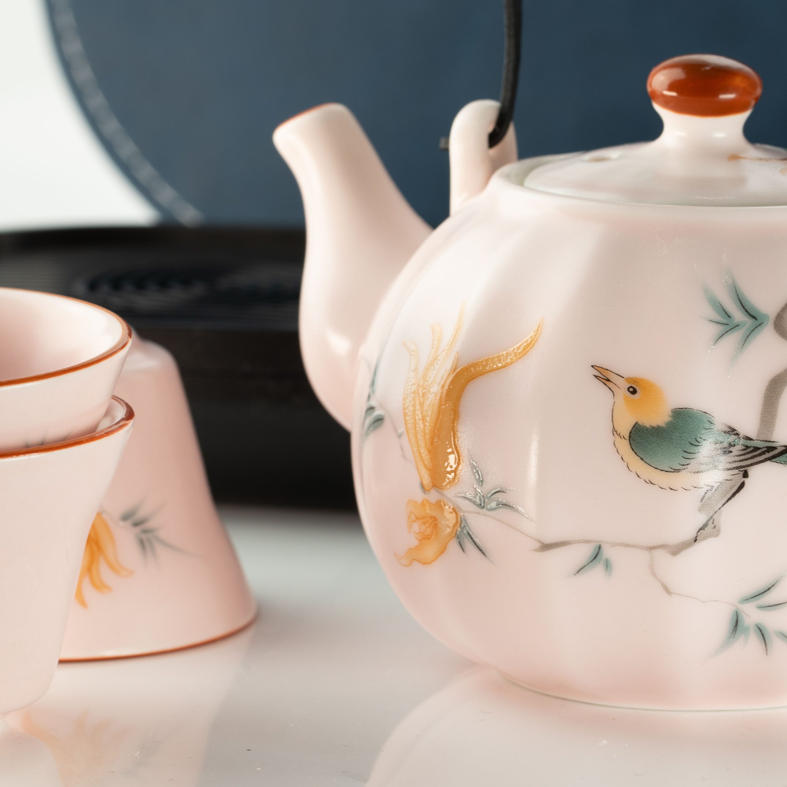 Travel Teapot Set Four Cups - Pink Vintage Pumpkin Style - Image 4